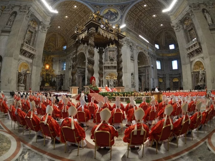 Saiba como funciona o Conclave, horários das fumaças e detalhes do processo de votação