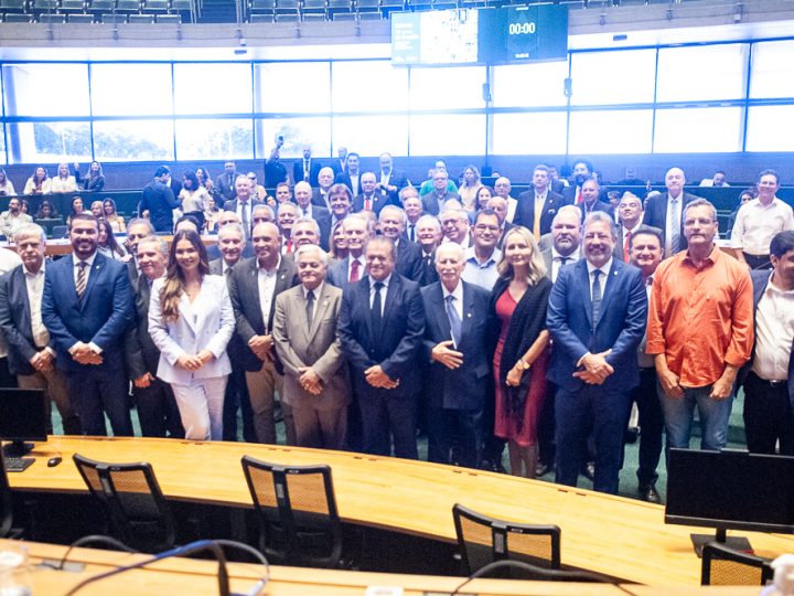 Pioneiros da Política Brasiliense são celebrados na CLDF