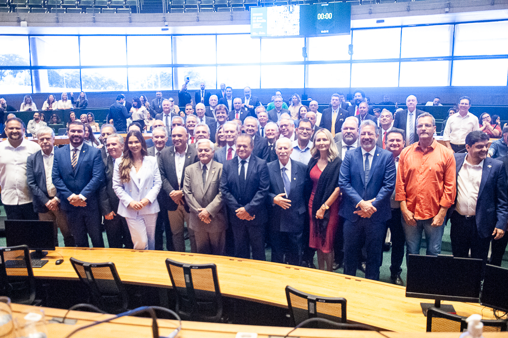 Pioneiros da Política Brasiliense são celebrados na CLDF