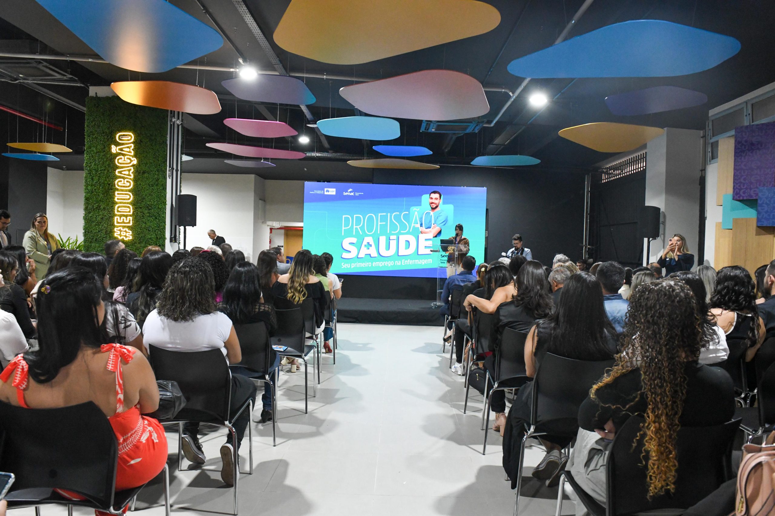 Programa Profissão Saúde capacita 120 profissionais de enfermagem
