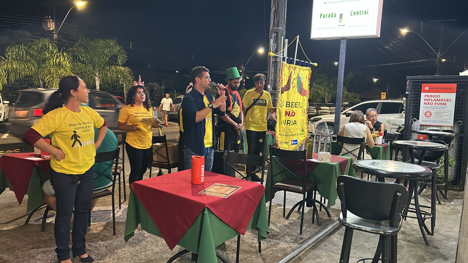 Detran-DF leva conscientização sobre álcool e direção aos bares