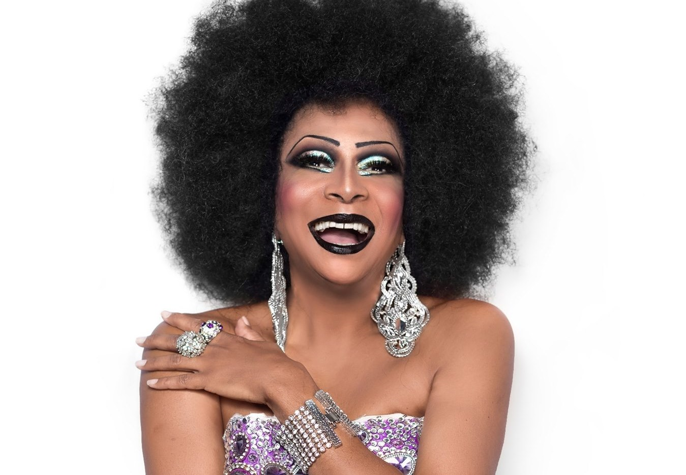 Silvetty Montilla ilumina o palco do Comédia Drag no Teatro Nacional