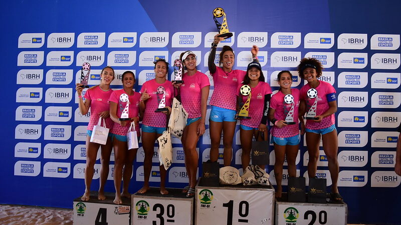 Amanda e Rafinha Brilham e conquistam título feminino no Brasília Open de Futevôlei