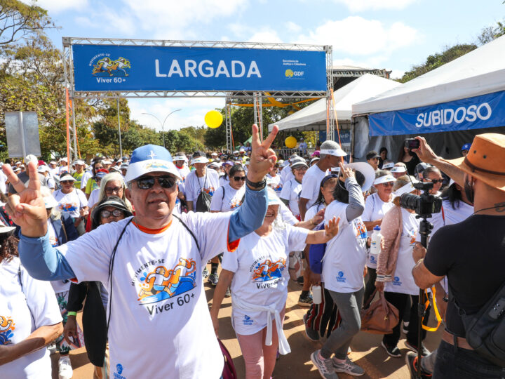 Caminhada “Movimente-se: Viver 60+” promove bem-estar
