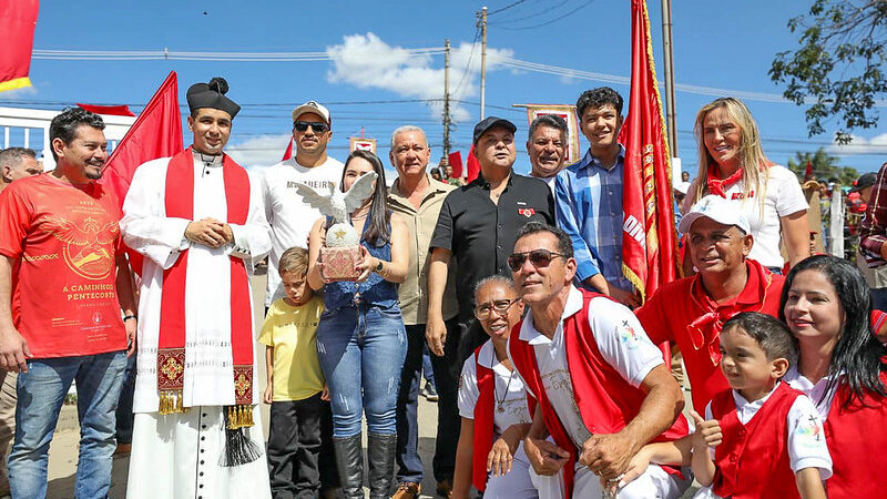 Festa do Divino Espírito Santo reúne multidão nas ruas de Planaltina
