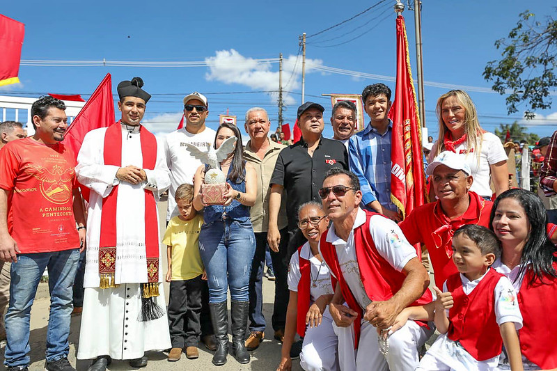 Festa do Divino Espírito Santo reúne multidão nas ruas de Planaltina