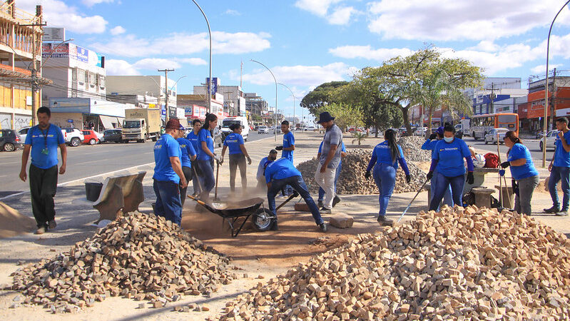 69 Espaços públicos revitalizados com mão de obra qualificada