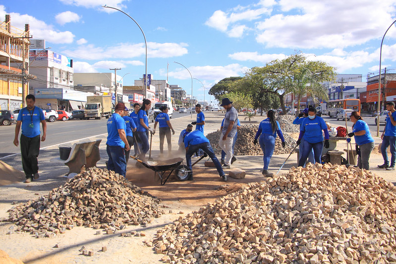 69 Espaços públicos revitalizados com mão de obra qualificada