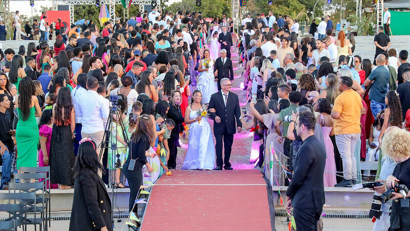 Casamento comunitário une 100 casais em cerimônia inédita na Concha Acústica!