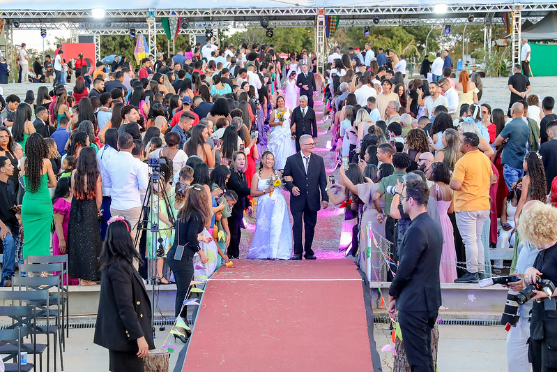 Casamento comunitário une 100 casais em cerimônia inédita na Concha Acústica!