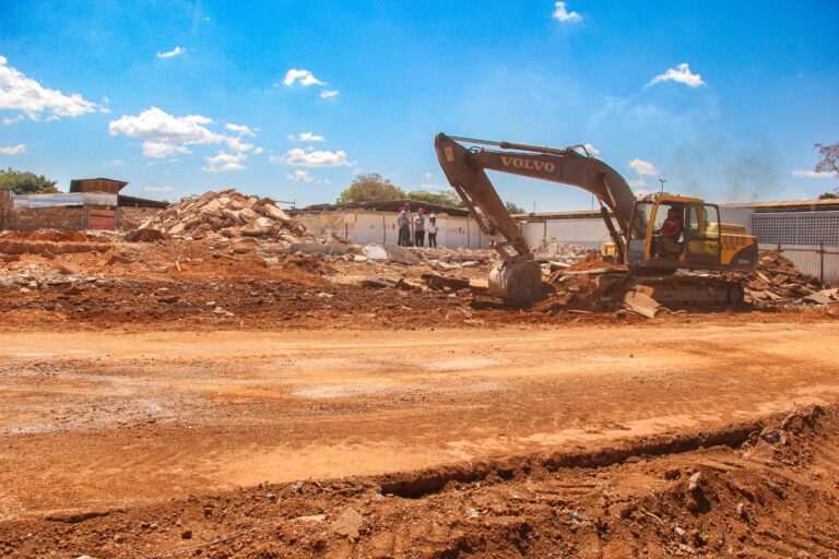 Após ajustes no projeto e liberação da área a ser demolida, obras de reforma e ampliação do pronto-socorro em Brazlândia foram retomadas | Foto: Kiko Paz/Novacap