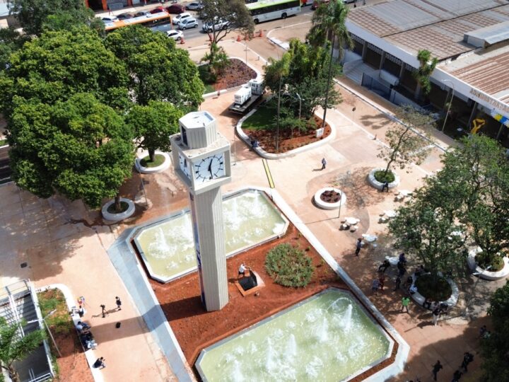 Praça do Relógio em Taguatinga devolvida à população após reforma