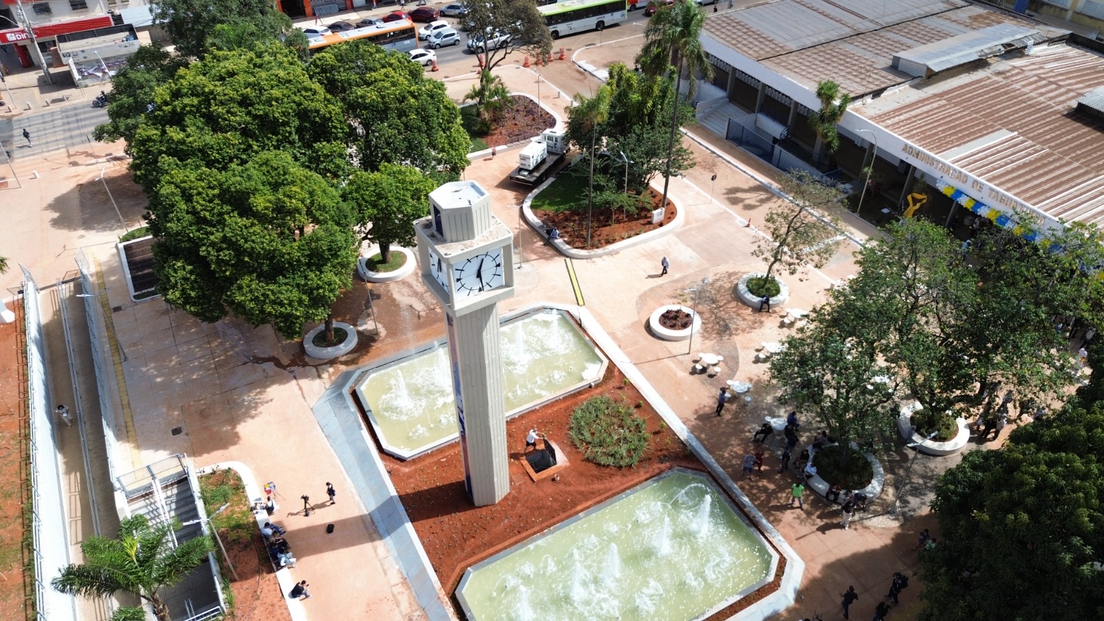 Praça do Relógio em Taguatinga devolvida à população após reforma
