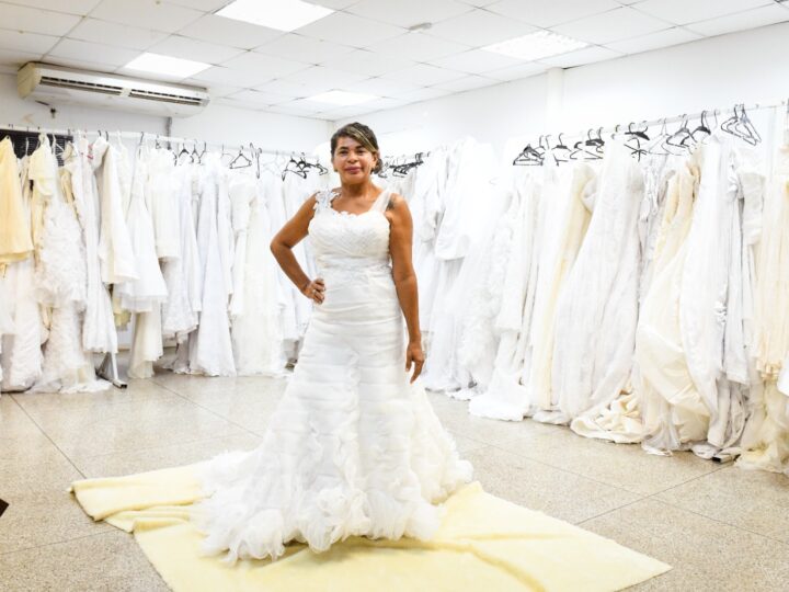 Noivos escolhem trajes na contagem regressiva para o sim!