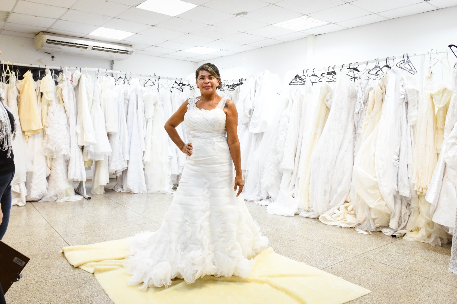 Noivos escolhem trajes na contagem regressiva para o sim!