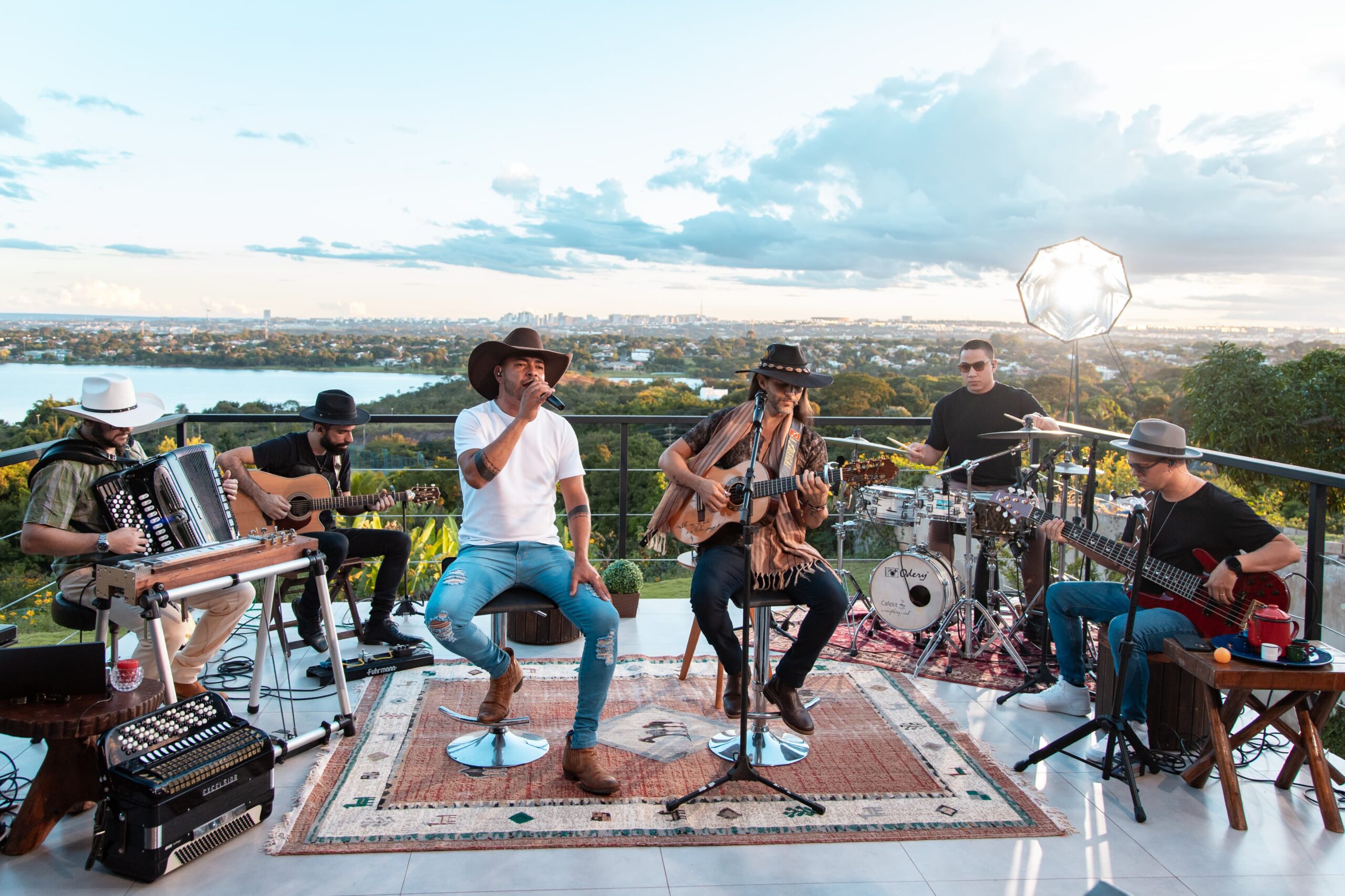 “Estrada” de Paulo Augusto já está disponível para emocionar!