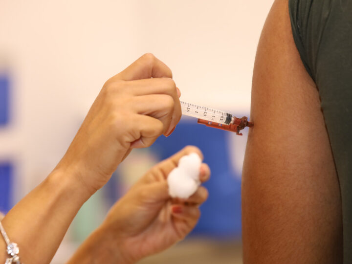 Vacina da Gripe: Acabe com mitos e garanta sua proteção Já!