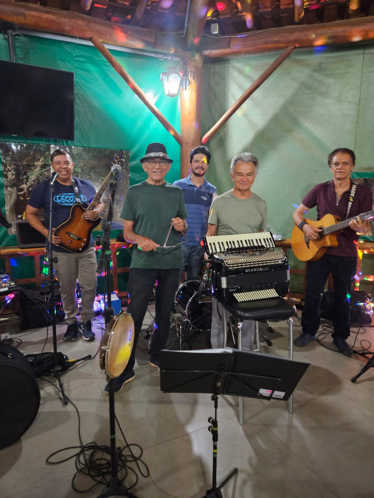 Quituart realiza Festa Junina gratuita com comidas típicas e show ao vivo