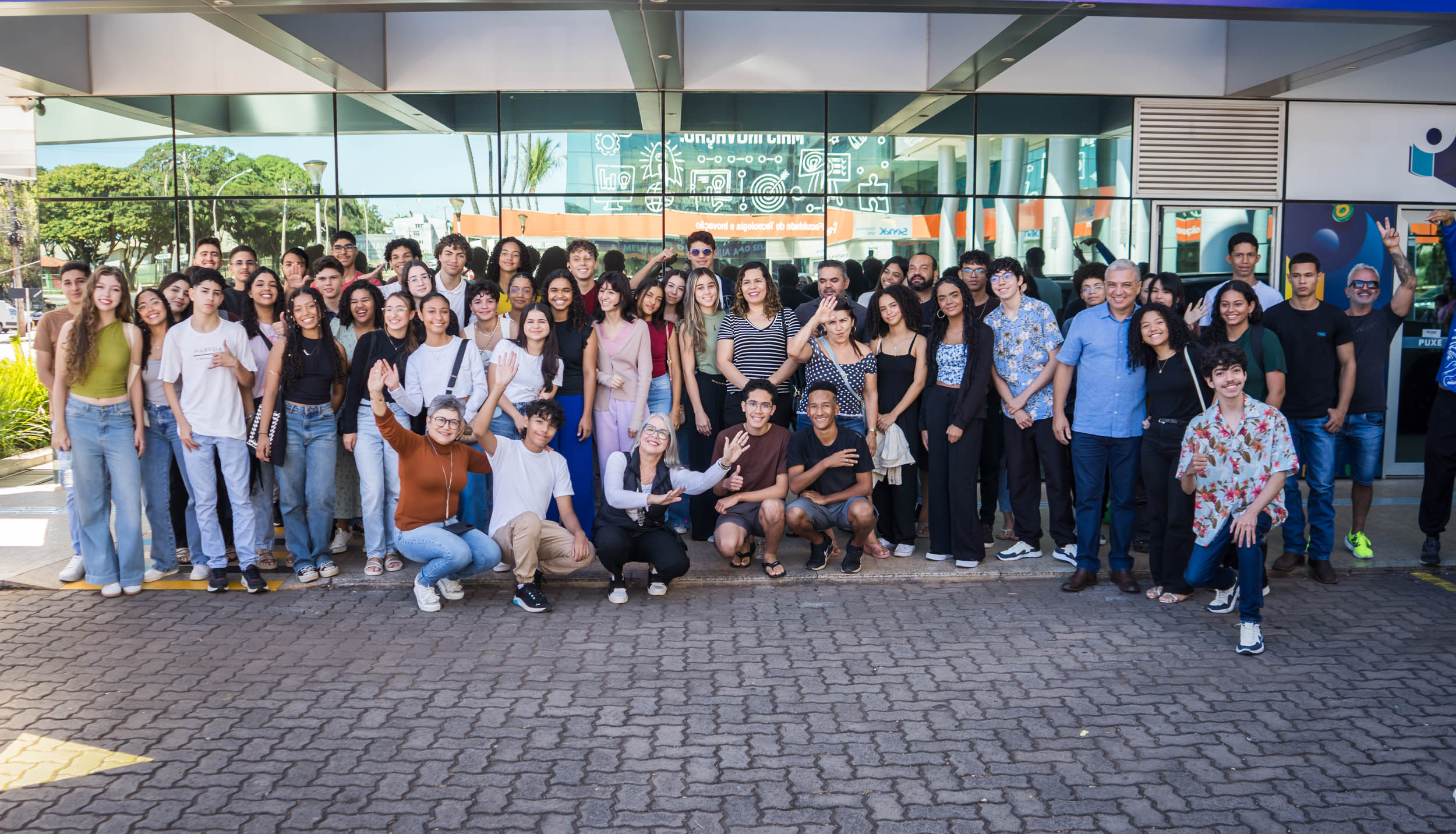 Cerca de 300 estudantes do DF fazem prova de inglês por vaga em intercâmbio