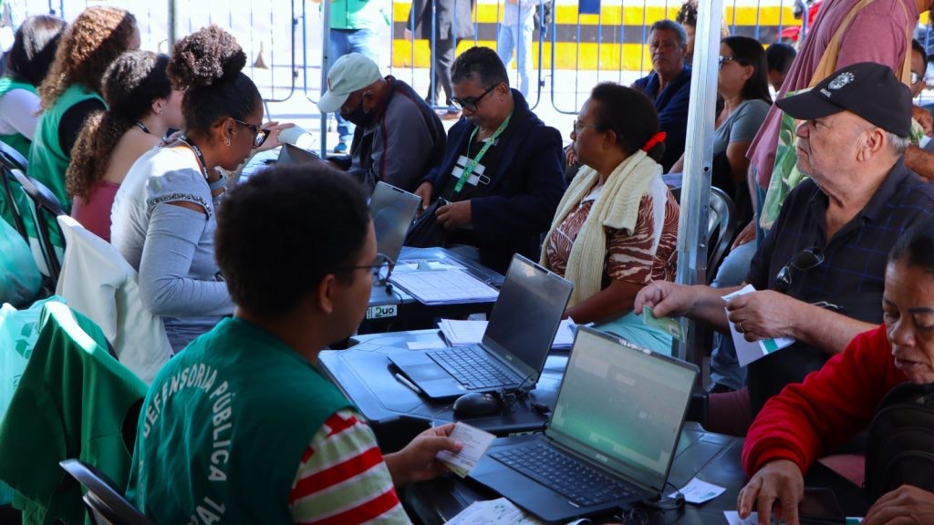Serviços Essenciais gratuitos para homens em Brasília