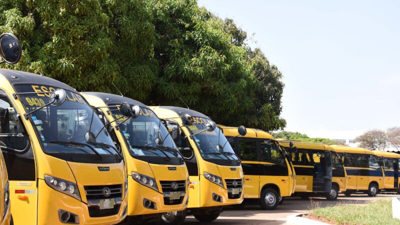 Mais de 1.160 ônibus levam 70 mil alunos à escola