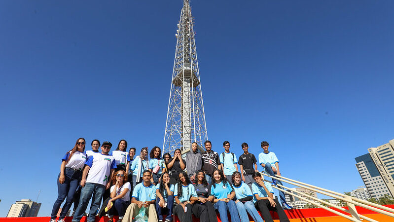 Estudantes do DF conhecem pontos cívicos da capital