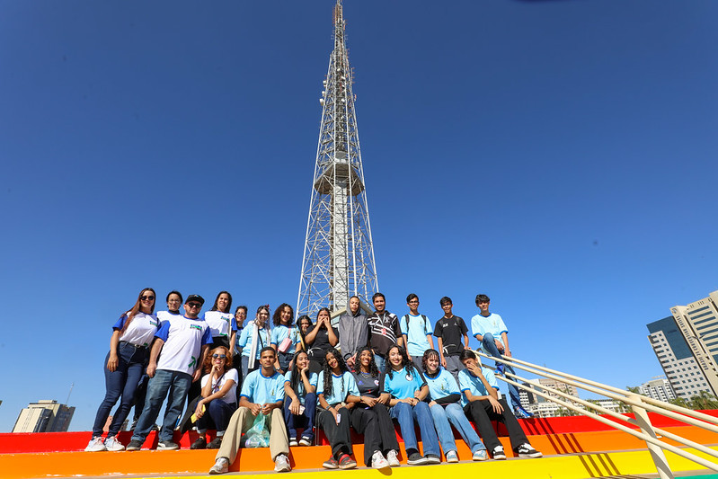 Estudantes do DF conhecem pontos cívicos da capital