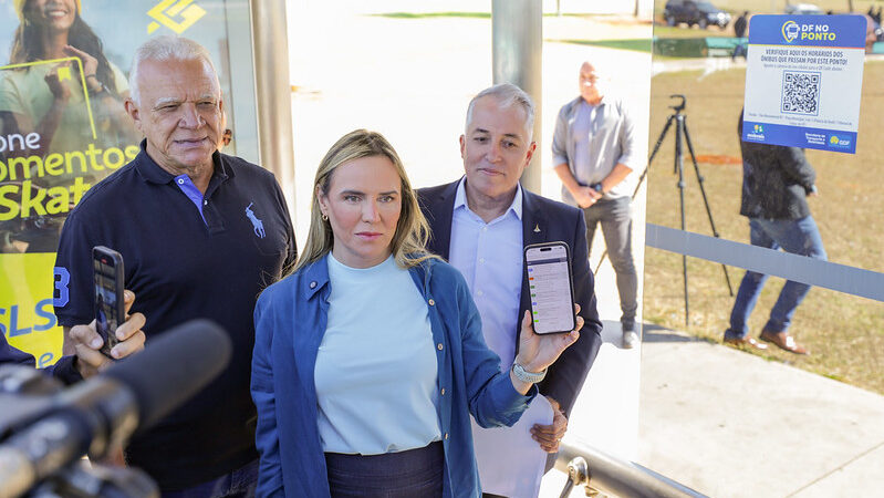 QR Codes em paradas de ônibus mostram horários em tempo real