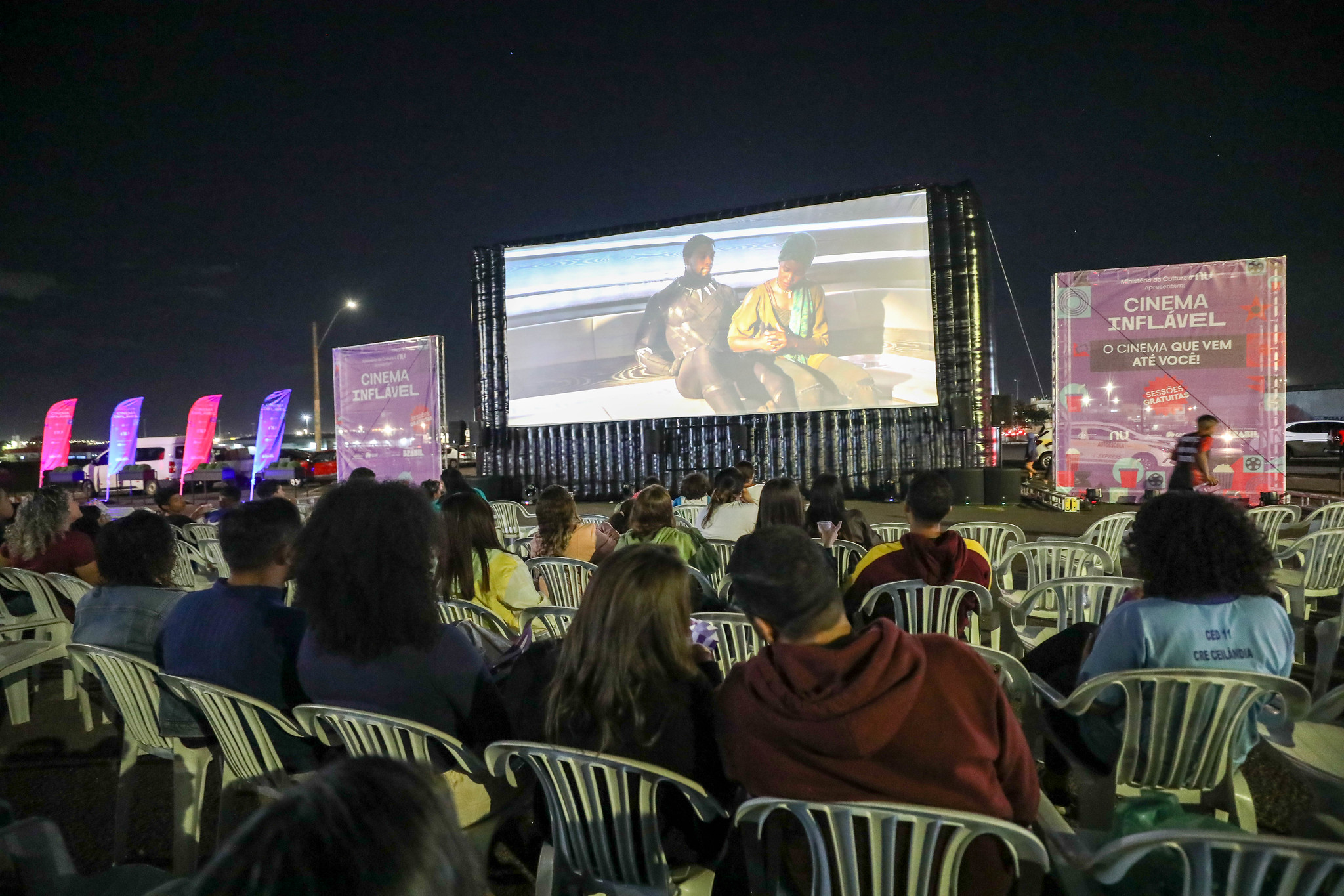 Cinema gratuito a céu aberto já atraiu mais de 6 mil pessoas