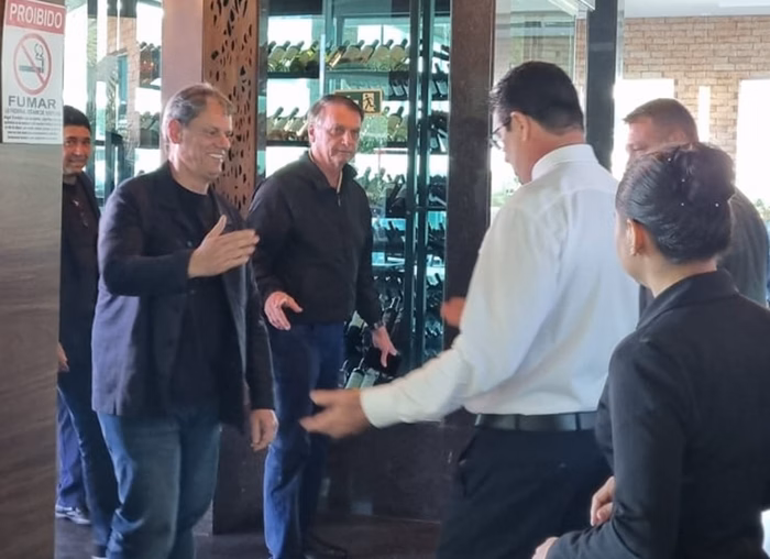 Bolsonaro e Tarcísio almoçam em Brasília em meio à tensão entre Brasil e EUA