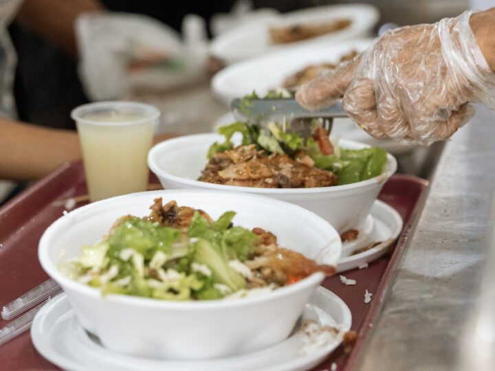 Mais pessoas em situação de rua têm acesso à comida e saúde!