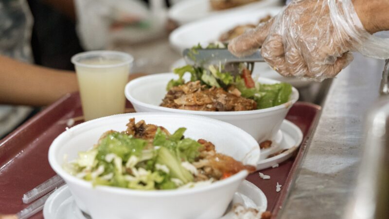Mais pessoas em situação de rua têm acesso à comida e saúde!