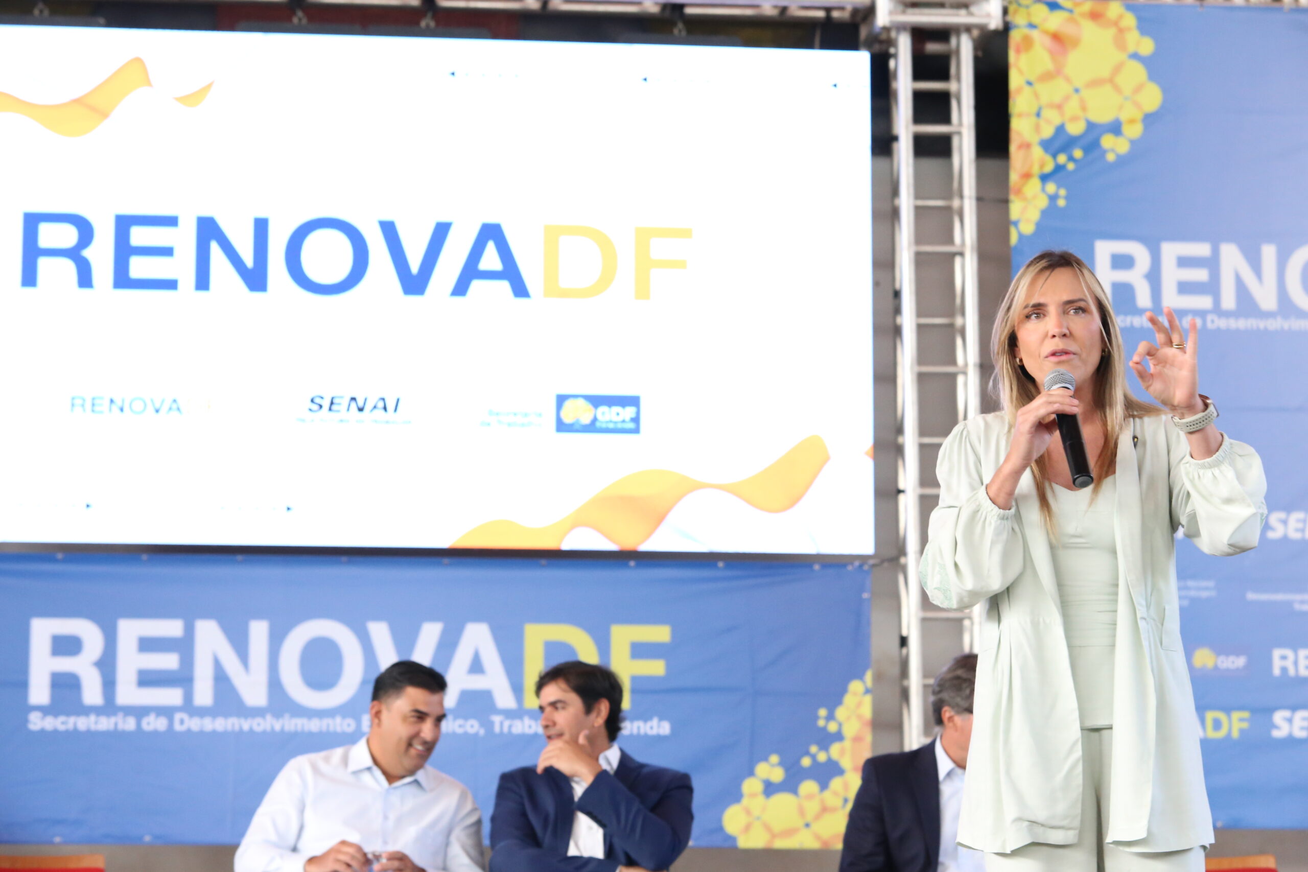 Mais de 2 mil alunos se qualificam para o mercado