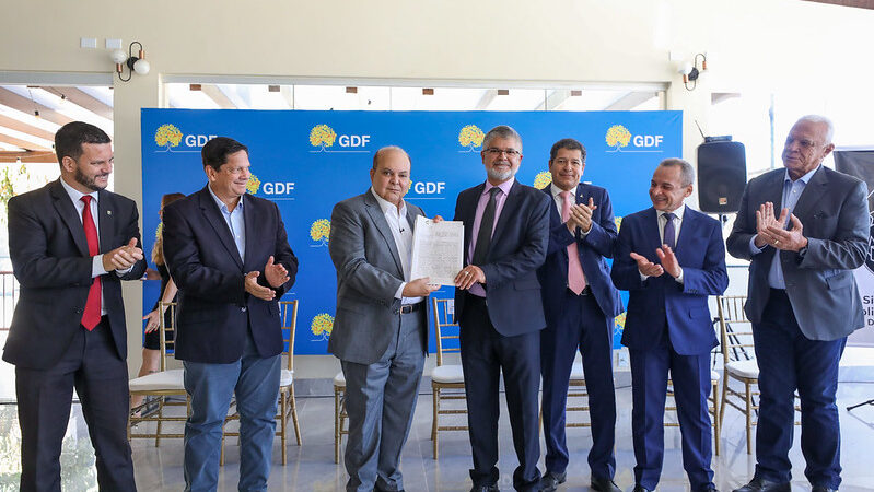 GDF entrega escritura a sindicato da Polícia Federal