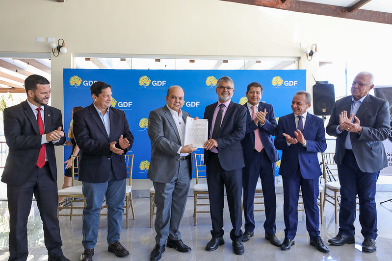 GDF entrega escritura a sindicato da Polícia Federal