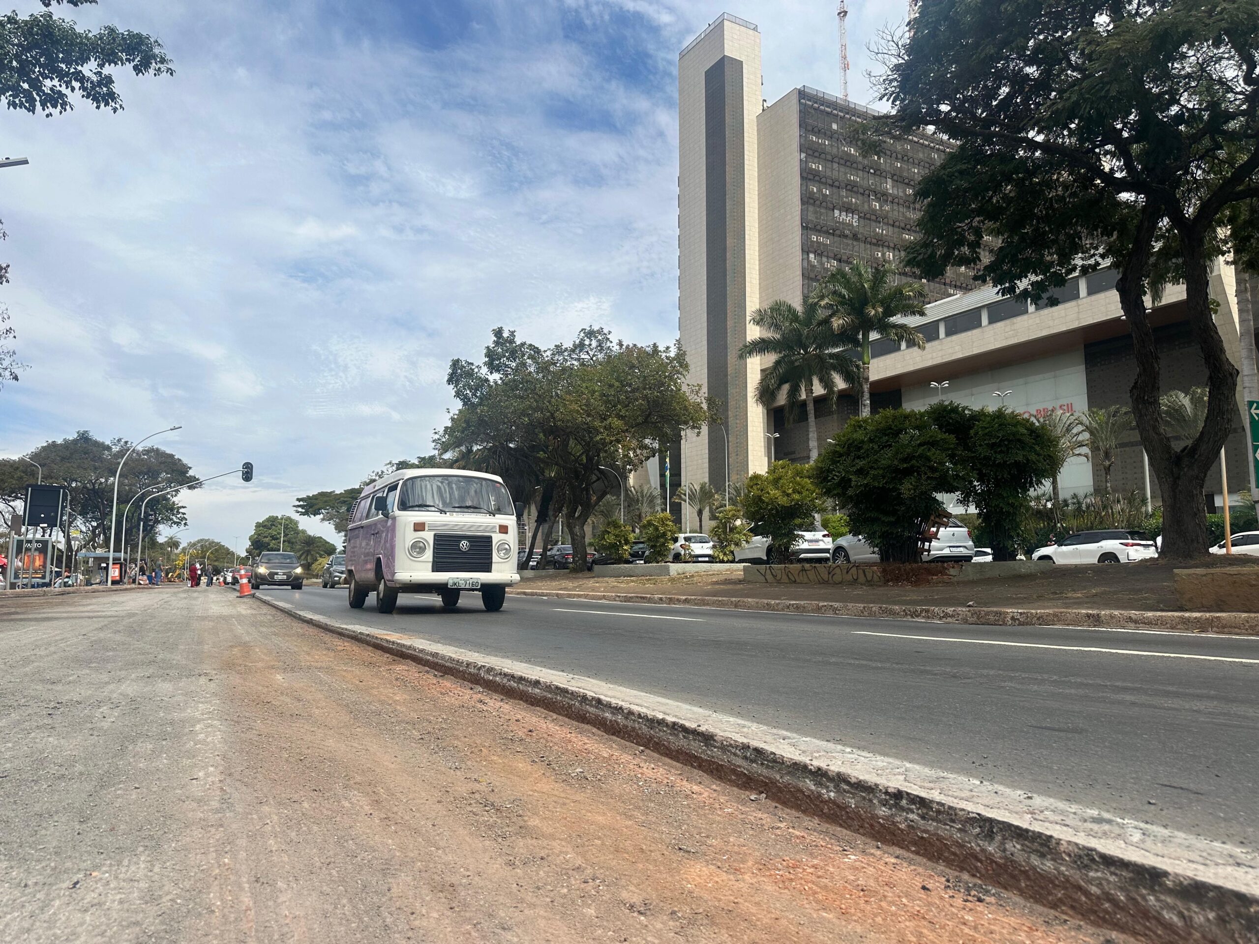Começam obras na W3 Sul para novo asfalto