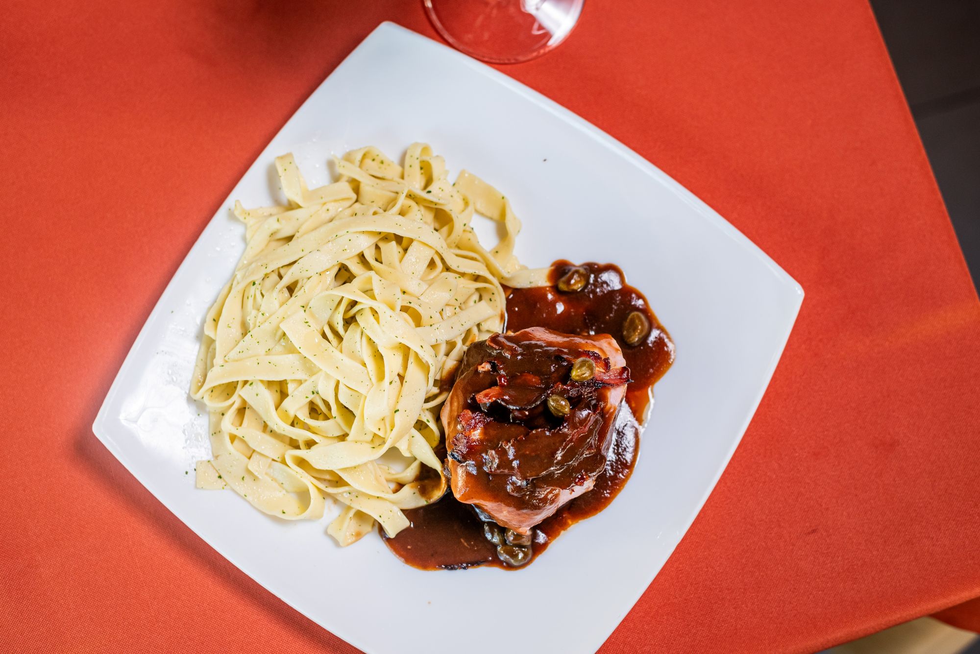 Don Romano celebra 37 anos com menu especial