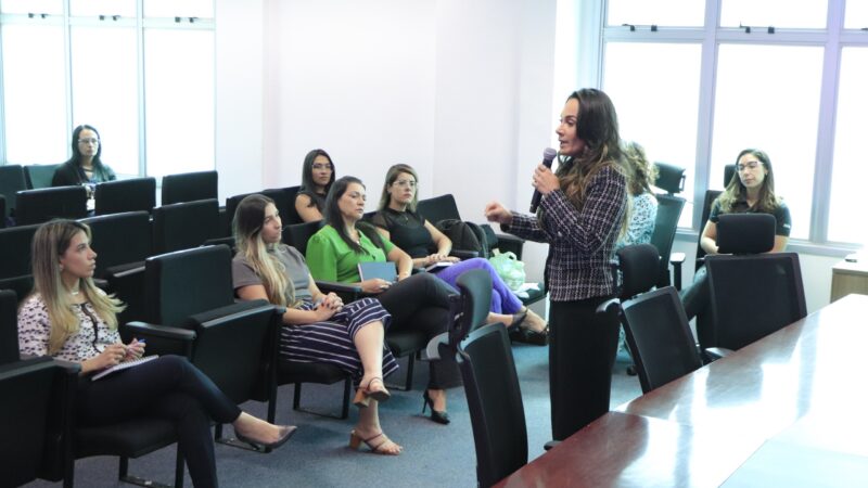 Servidores certificados em programa contra violência à mulher