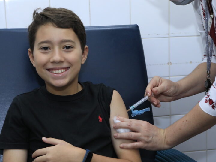 Apenas metade das doses de vacina contra a dengue é aplicada