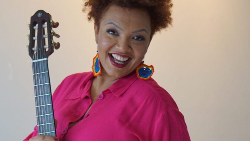 Quituart tem show de Júlia Moreno e especial de Dia dos Pais