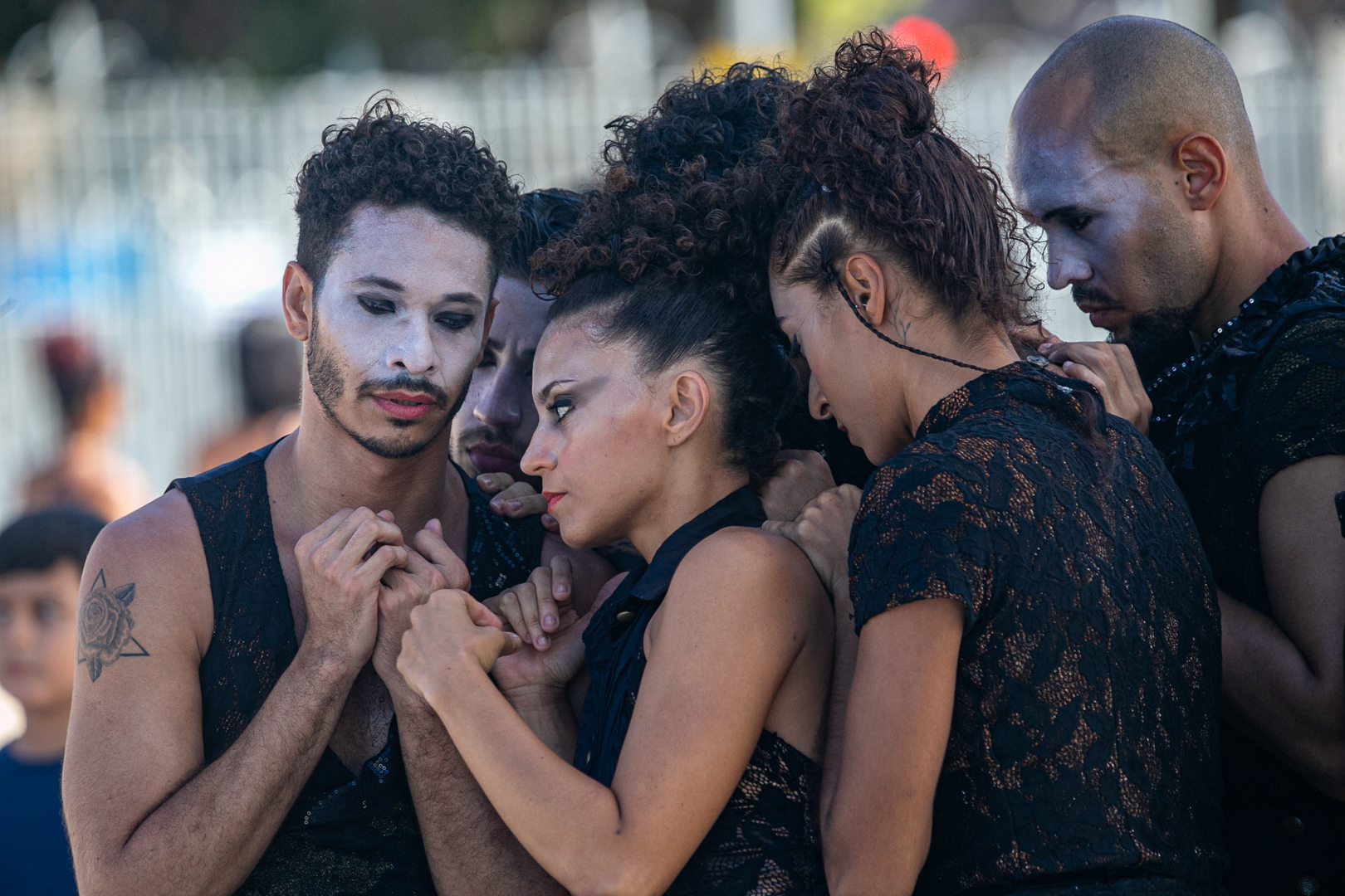 Performance gratuita de dança celebra a arte mambembe em Brasília