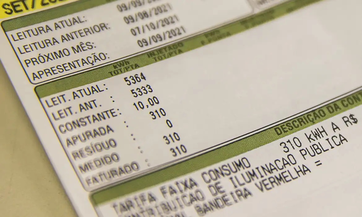 Mais de 990 mil brasilienses têm desconto na conta de luz