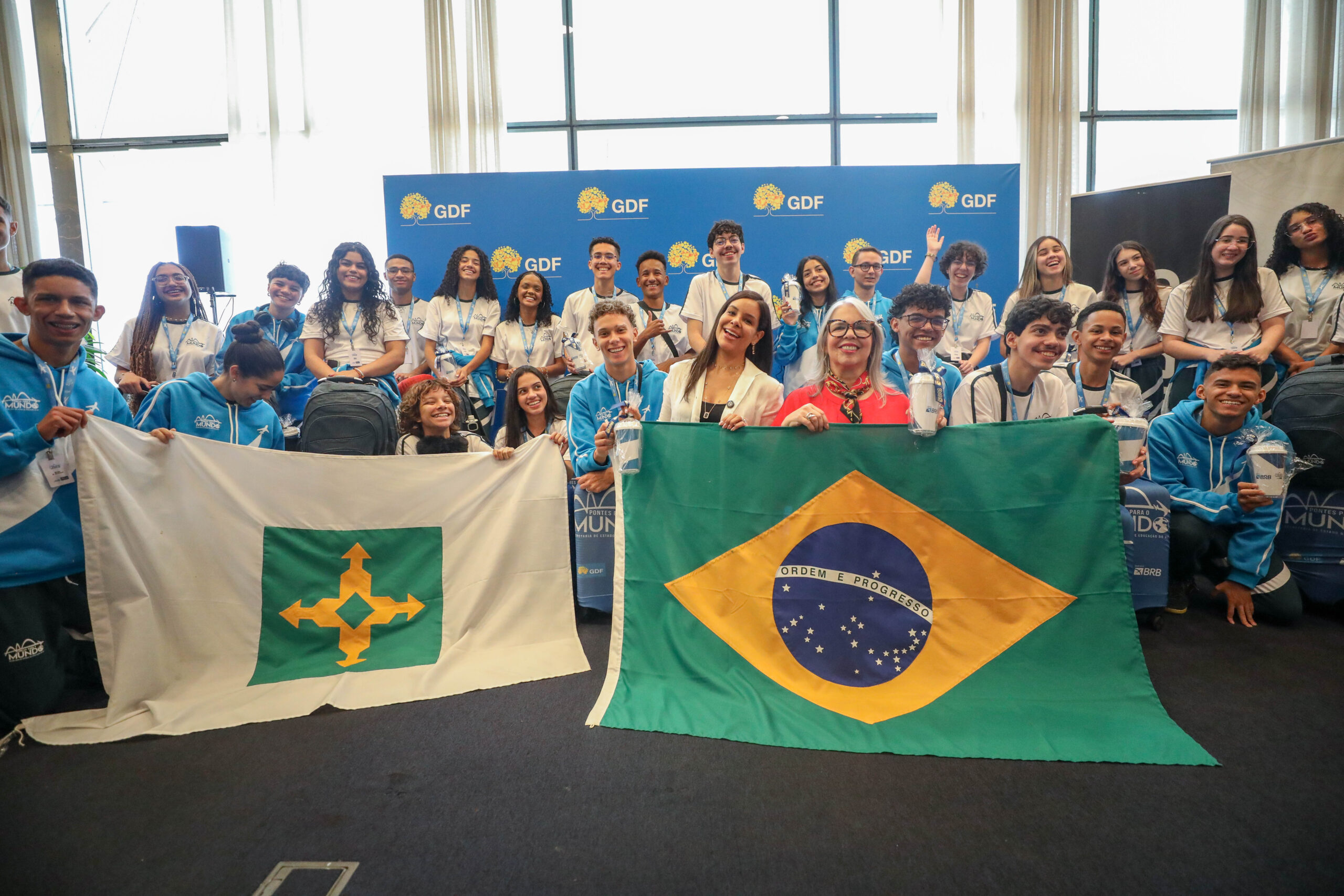 Alunos do DF embarcam em intercâmbio para o Reino Unido