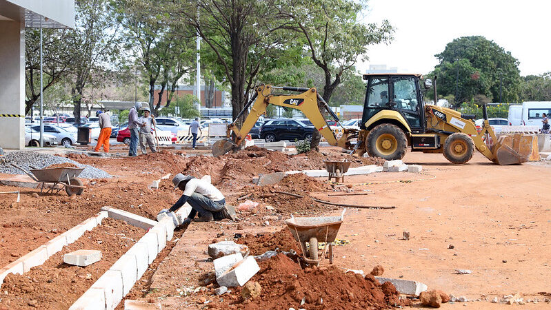 Novas calçadas no Setor Comercial Sul melhoram circulação