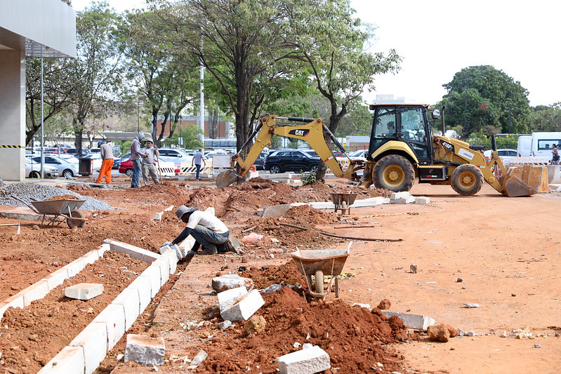 Novas calçadas no Setor Comercial Sul melhoram circulação