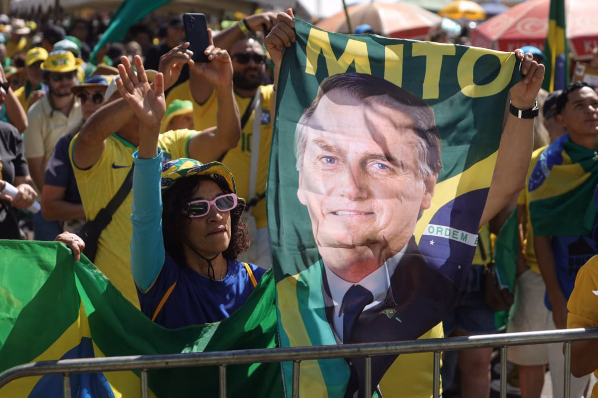 Apoiadores da direita pedem anistia para Bolsonaro