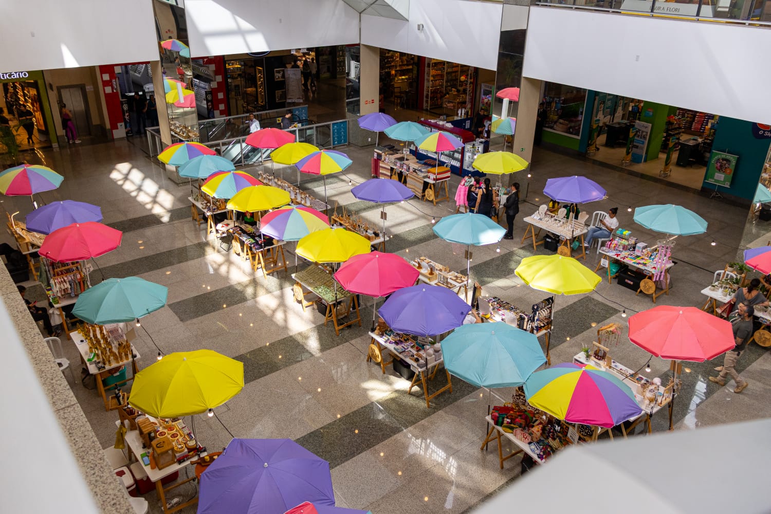 Talentos locais brilham no DF Plaza com a Feira Vitrine Autoral
