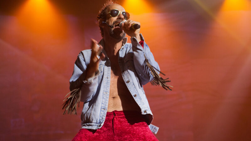 Raul Seixas Fora da Lei: O Musical que Celebra o Maluco Beleza