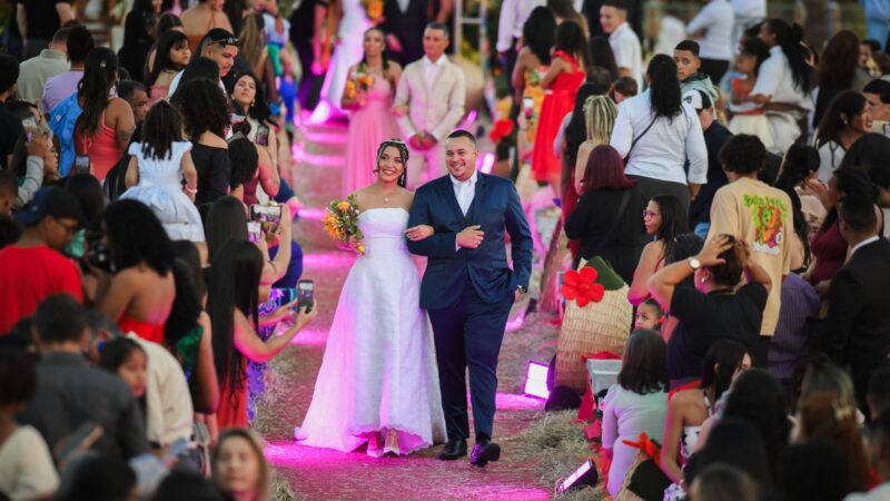 A Primavera do Amor: 100 casais se casam na Concha Acústica