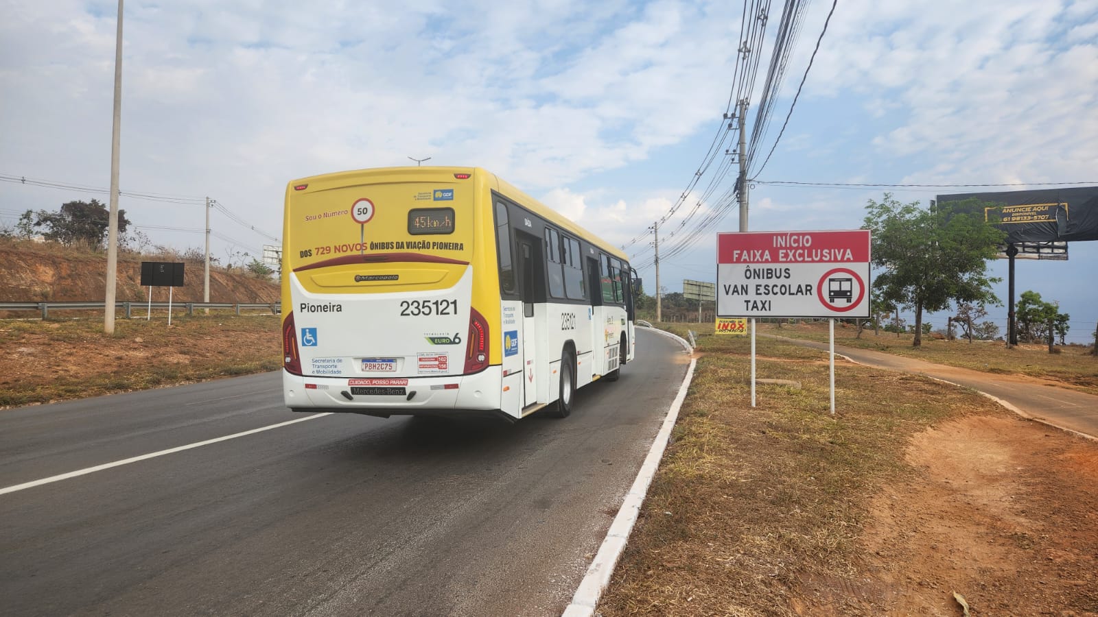Faixa de ônibus exclusiva é suspensa para estudos